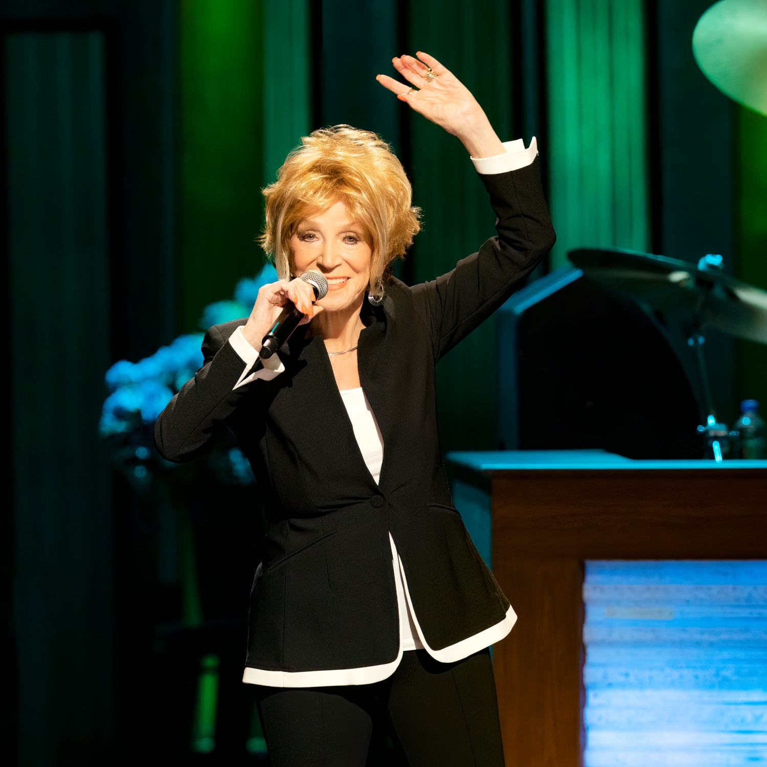 JEANNIE SEELY MAKES HISTORY AS ARTIST WITH MOST APPEARANCES ON THE GRAND OLE OPRY – Nashville